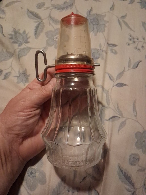 Vtg Federal Tool Corp Glass Nut Grinder W/Plastic Cap & Key Chicago USA Red