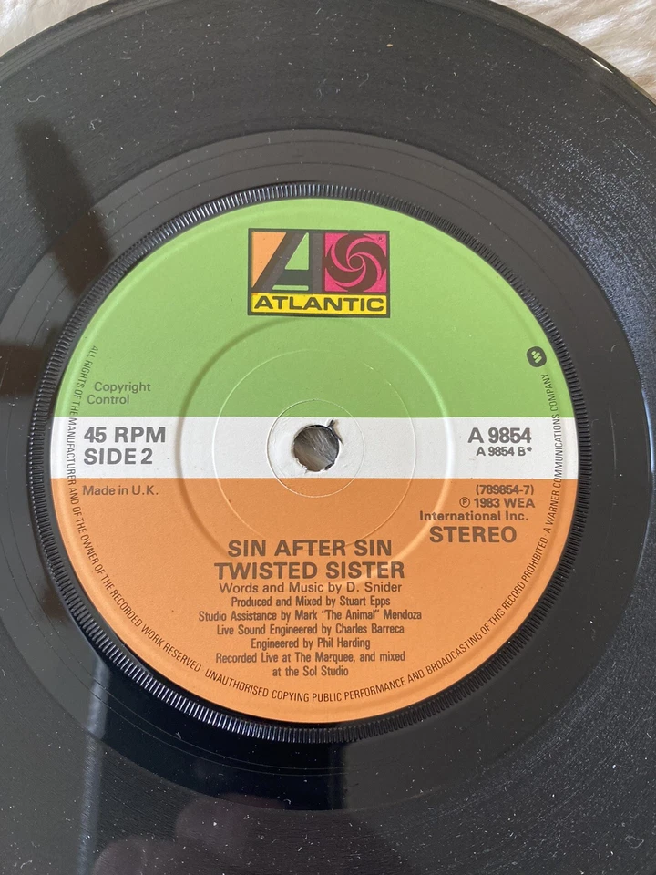 Twisted Sister UK 45 vinyl record I Am I’m Me / Sin After Sin LIVE MINT 1983 - Image 4 of 4