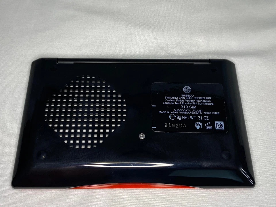 Shiseido - Synchro Skin Self-Refreshing Custom Finish Powder Foundation 310 Silk - Bild 2 von 4