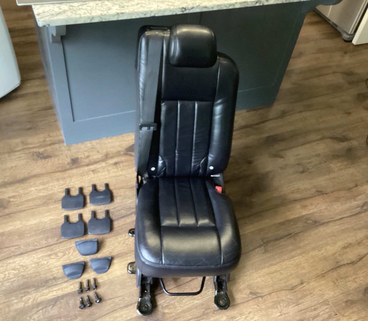 2003-2017 Navigator Ford Expedition Second 2d Row Middle Jump Seat 2003-2017 Navigator Ford Expedition Second 2d Row Middle Jump Seat