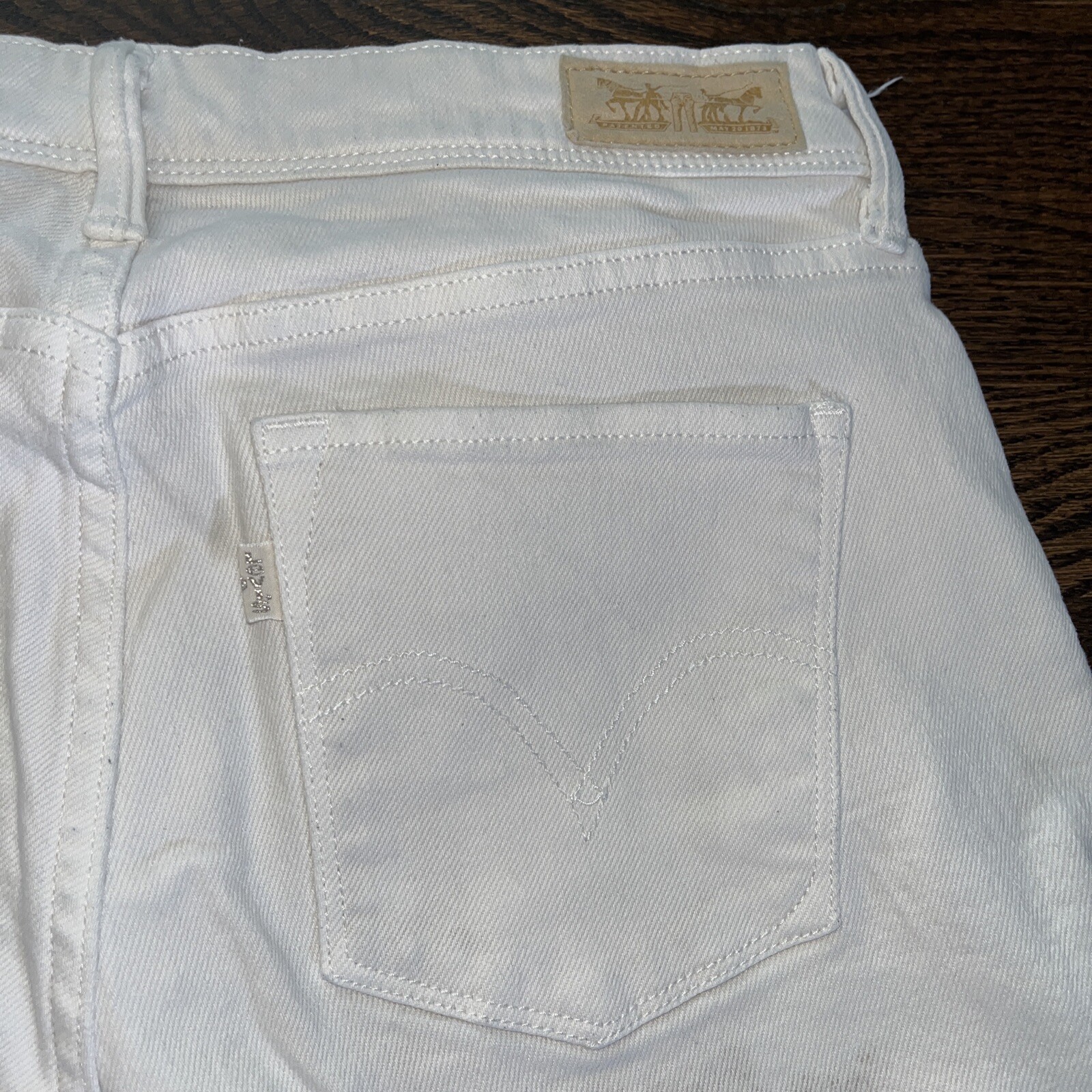 Levis 512 Perfectly Slimming Straight Leg Womens 12P Jeans White - View 12