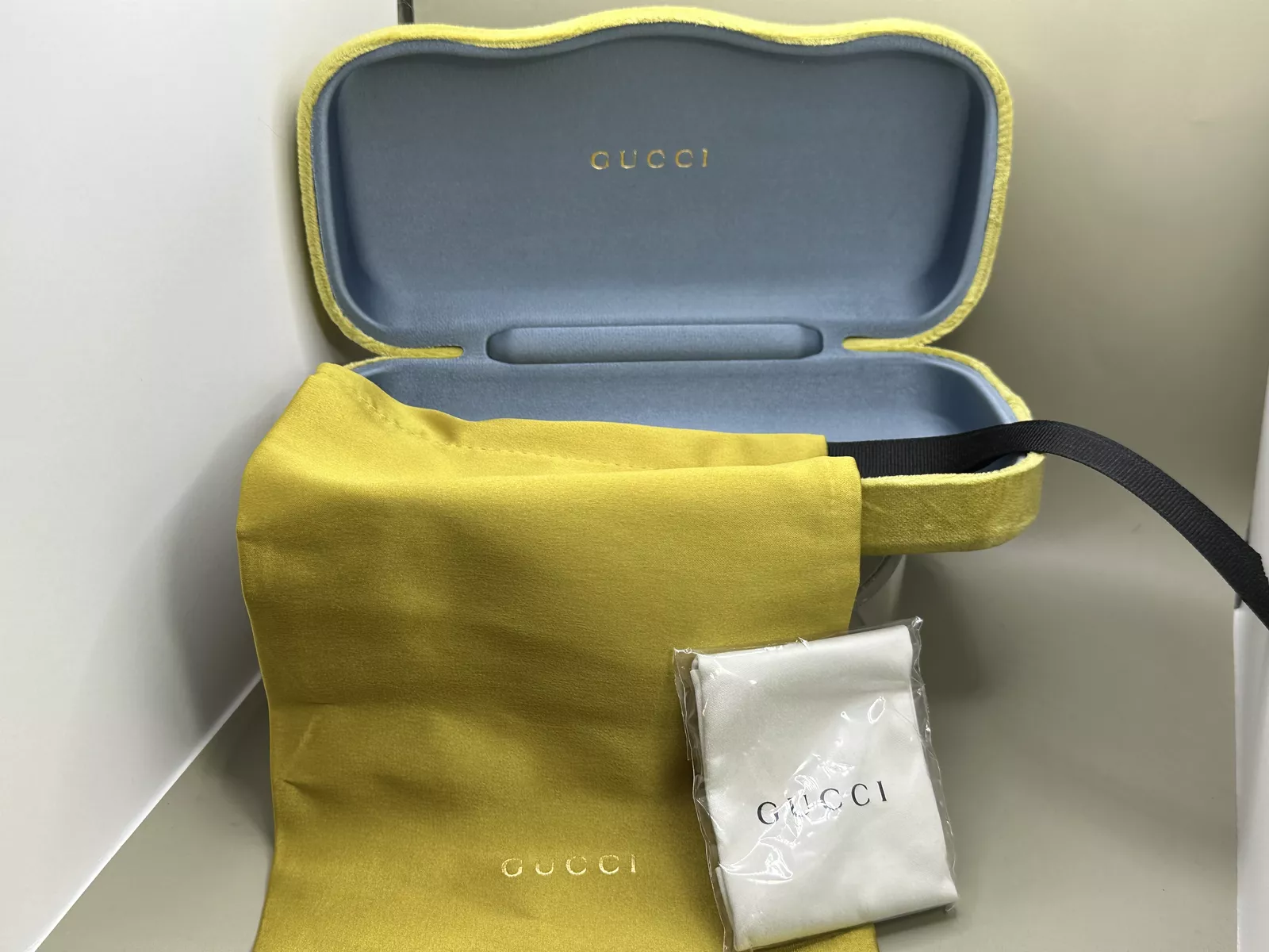 NEUF   Étui rigide/tissu/pochette pour lunettes de soleil/verres Gucci plus petit; 6,5