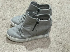 Not Rated Womens Shoes Size 6.5 Gray Sneaker Wedges Slouched Front Side Zip