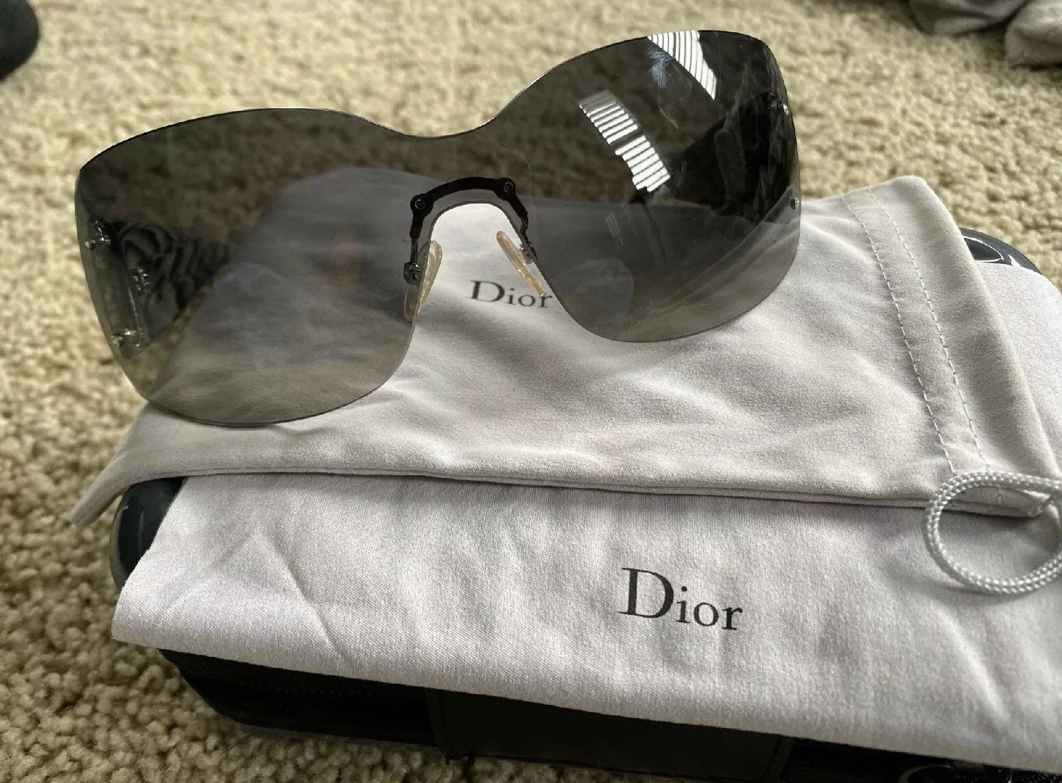 Lunettes de soleil Dior noires 100% authentiques