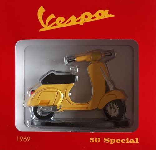 Set of 4 reproductions of Vespa scooters in 2D vintage motorcycle car collection - Picture 9 of 10