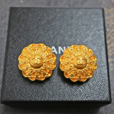 Boucles d'oreilles clips rondes CHANEL plaqué or logos CC fleurs #646c Rise-on - Photo 1/4