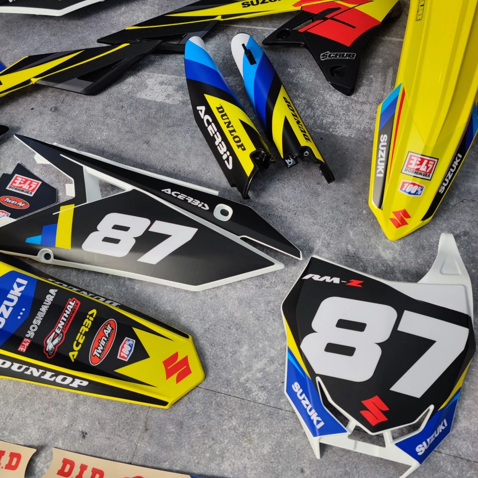 Plásticos + Gráficos Suzuki RMZ 450 2018-2026 RMZ 250 2019-2026 calcomanías aplicadas Foto 2 de 4