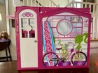 2009Mattel Barbie Doll Glam Vacation Beach House Fold Go Toy Playset+Chandelier