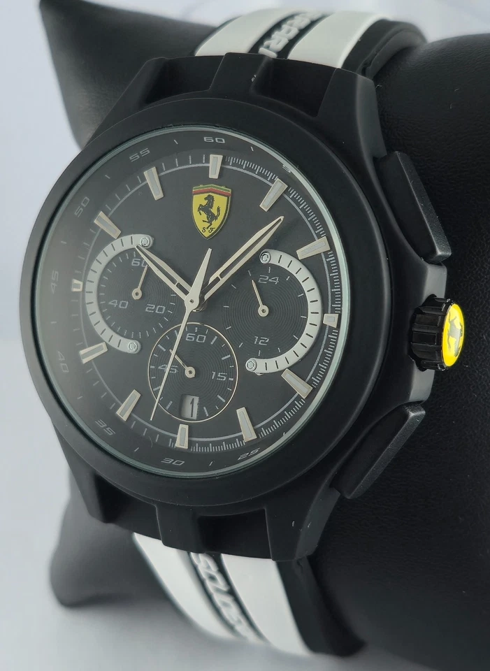 Reloj pulsera de cuarzo Ferrari de lujo cronógrafo para hombre esfera negra banda de goma Foto 3 de 4