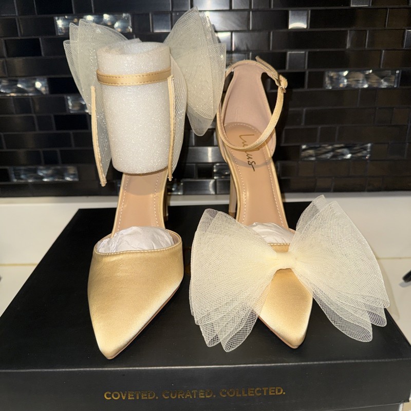 lulus woman’s gold size 8 high heels new in box