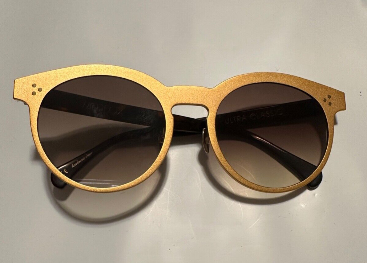 Women's Wildfox Gold Ultra Classic Deluxe Sunglasses Gold Color Frame image 5