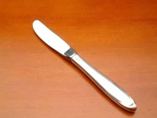 Raindrop by Lunt Sterling Silver individual Butter Spreaders 6.25", gently used