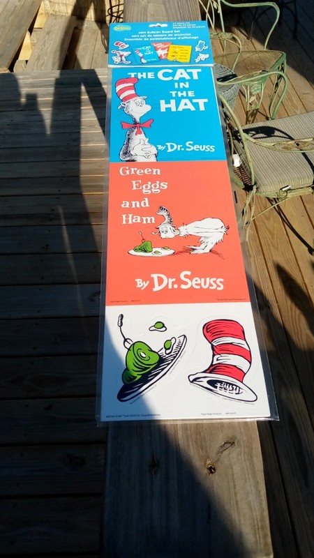 Dr Seuss Mini Bulletin Board Set 33 Piece Set School Decorations NIP