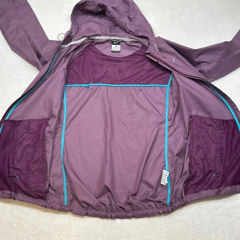Chaqueta cortavientos Nike para correr para mujer mediana con capucha atlética pista púrpura Foto 4 de 4