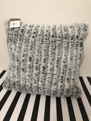 Pottery Barn Faux Fur Knitted Pillow Cover 20 X 20 Square Ivory