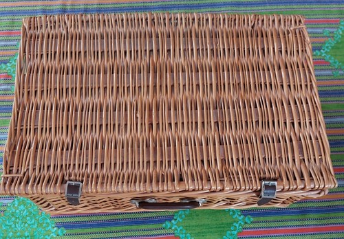 New Optima Made in England Picnic Basket - Picture 2 of 7