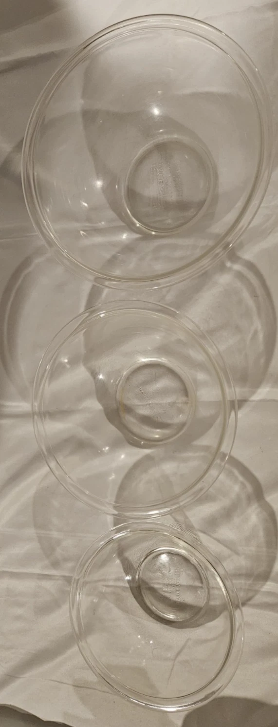 Pyrex Three Glass Bowls 322 1.04qt, 323 1.5 qt, 325 2.5qt mixing bowls vintage
Opens in a new window