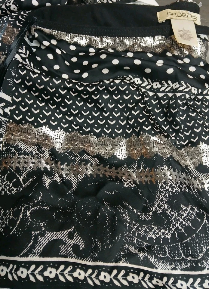 Mameluco Arden B. Elegante metálico de un hombro talla pequeña Foto 2 de 3