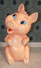 ANCIEN COCHON ASSIS EN PLASTIQUE POUR DECOR BOUCHERIE COMMERCE