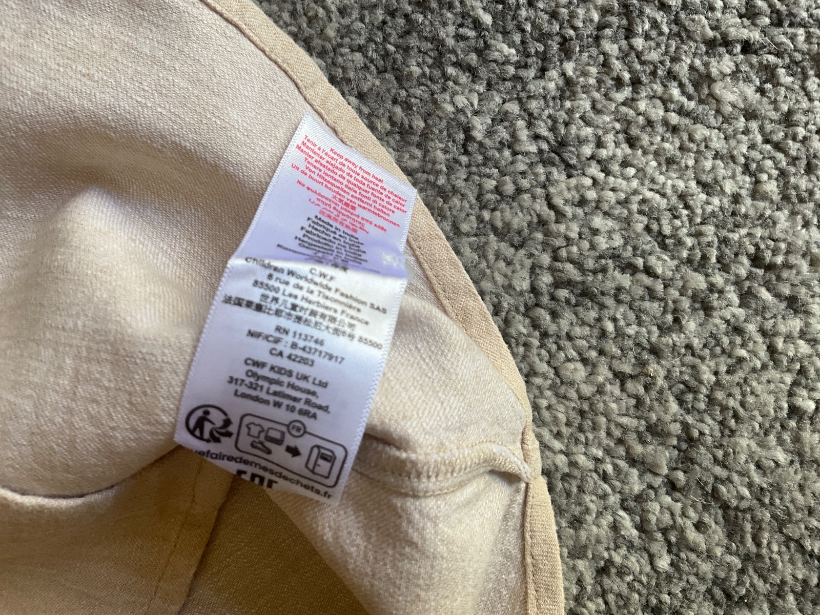 Hugo Boss boys beige linen shorts and shirt set age 4 (up to) worn once image 10