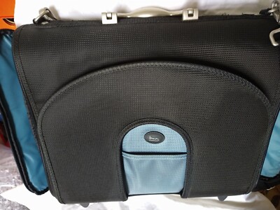 Laptop/ notebook shoulder brief case stand alone fits up to 16'' , metal handle 