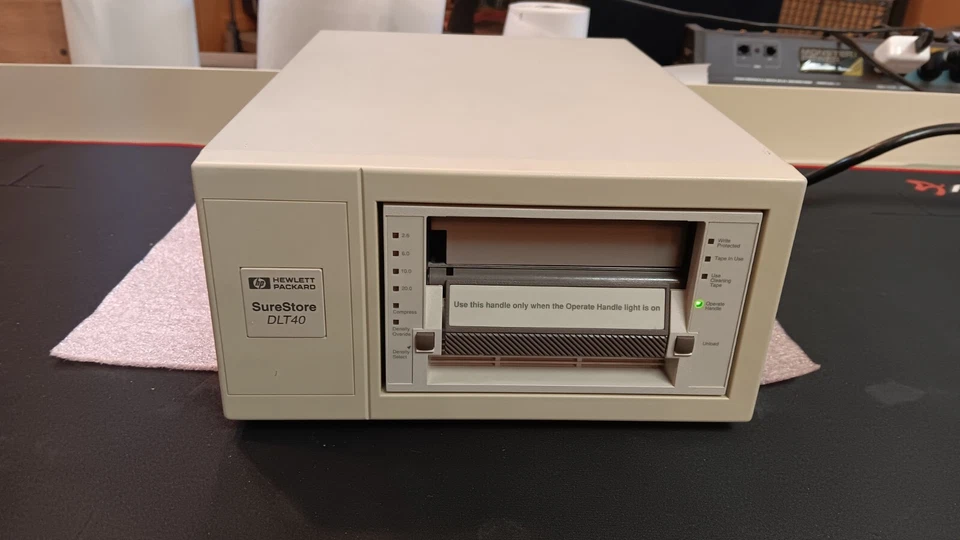 HP SureStore DLT 40 C1579A 30-60066-01 External Tape Drive - Image 2 of 4