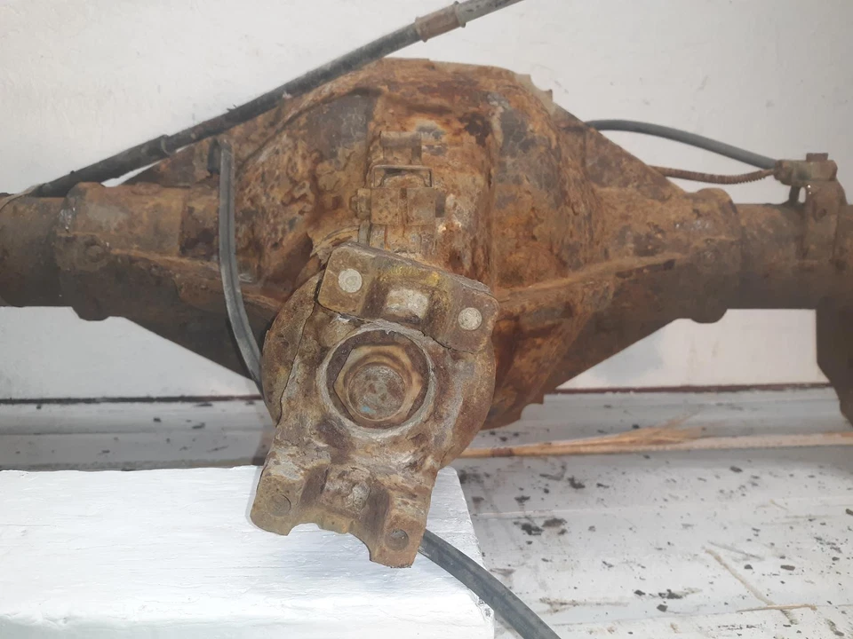 Used Rear Drive Axle Assembly fits: 2002 Chevrolet Express 2500 van semi-floatin Foto 2 de 4