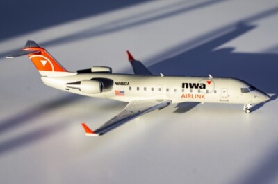 NG Model Bombardier CRJ100 Northwest Airlink N8980A 1:200 Modellflugzeug