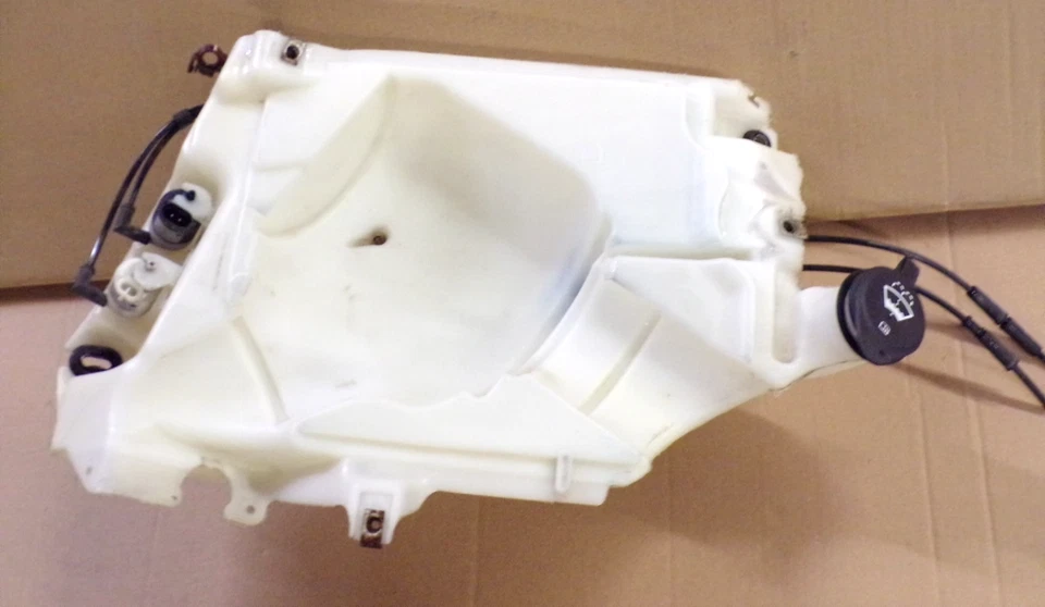 2007 chevy trailblazer washer bottle reservoir 2002-2009 gmc envoy - Image 3 of 4