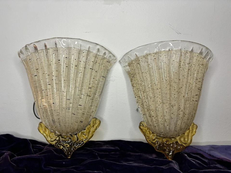 Beautiful Art Glass Blown Italian Pair Of Wall Sconces Clam Style 8”x8” Mcm - Image 3 of 4
