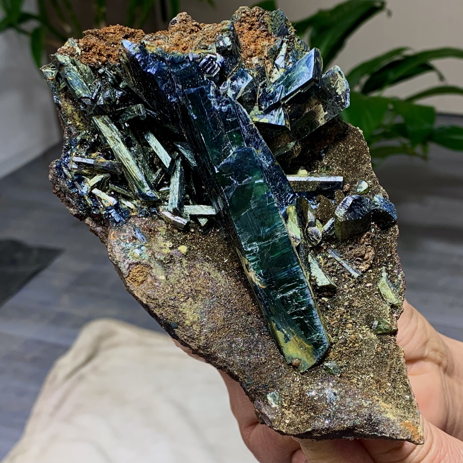 1.48LB Natural Vivianite ludlamite Quartz Crystal Mineral Samples /Brazil