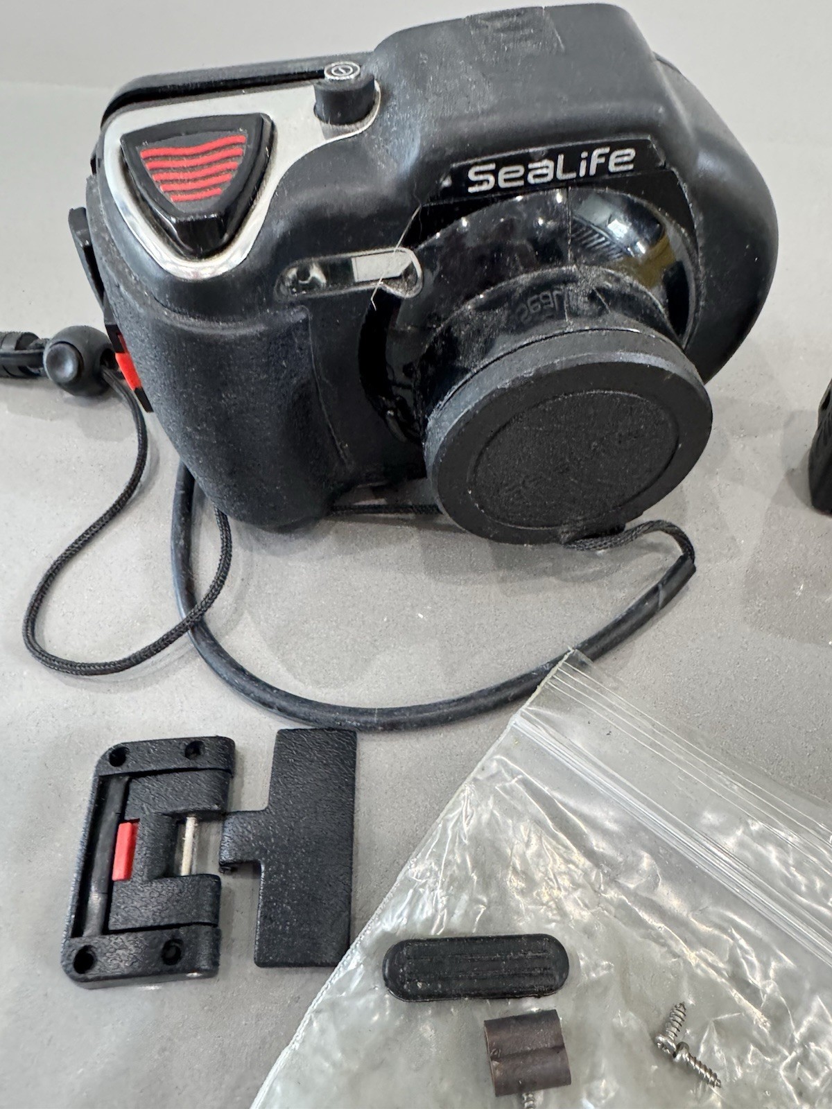 SeaLife DC1000 Digital Underwater Camera With Accessories