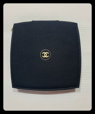 CHANEL  Kosmetik -Utensilien -Täschchen  mit CC Zip und gold-Stickerei innen