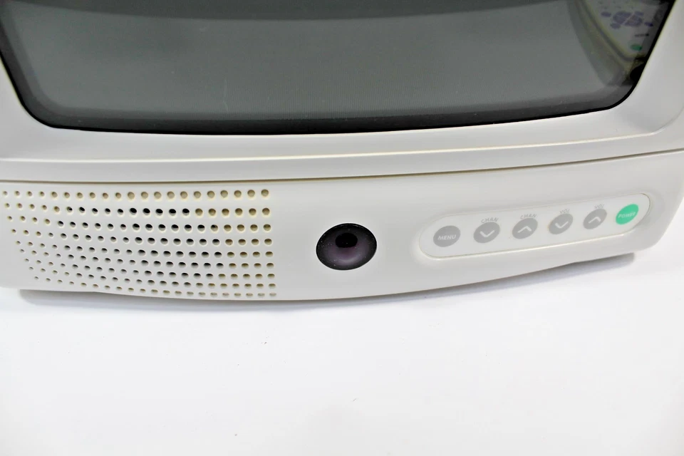 Vintage RCA CRT 9" Inch TV Retro Gaming Model E09344 With Remote Antenna Tested - Image 3 of 4