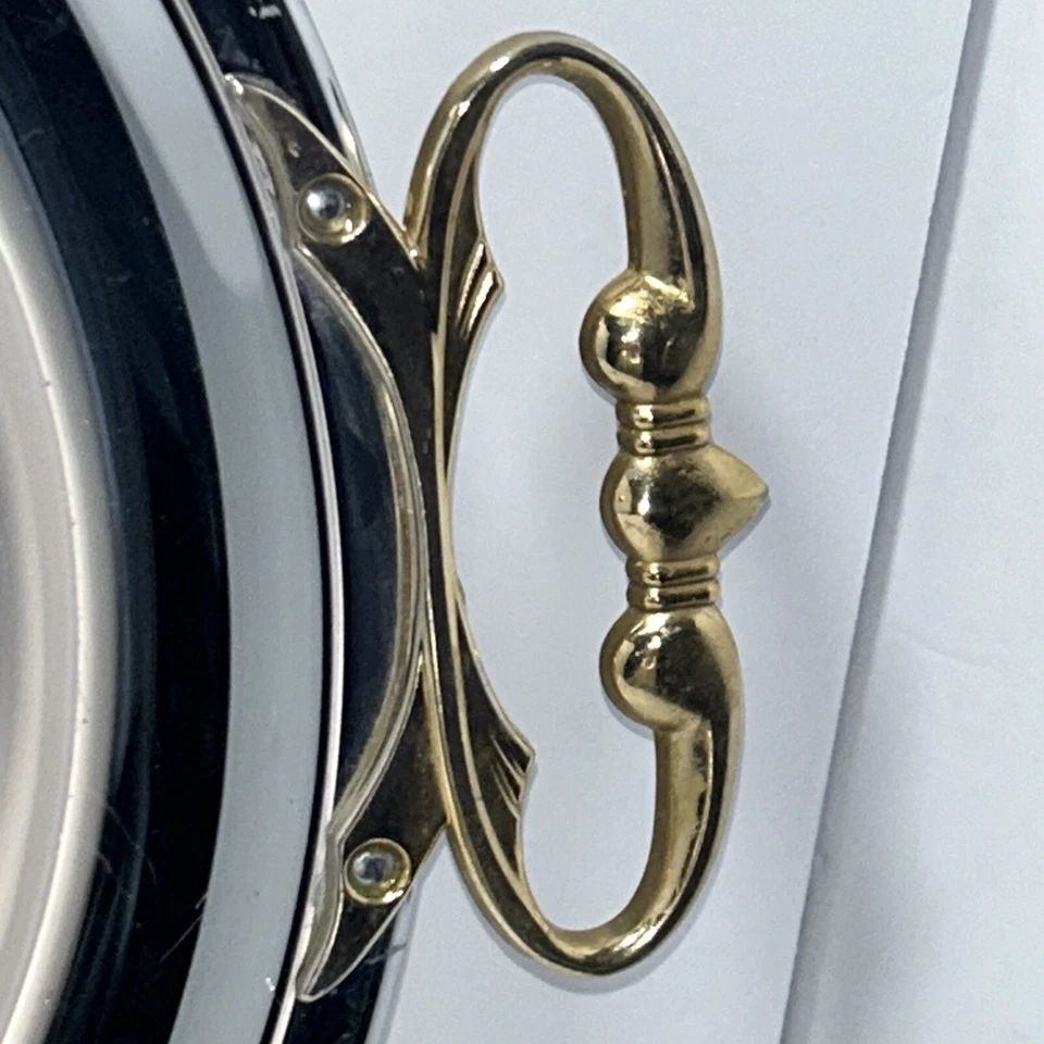 Plato de servir vintage cromado redondo de 13" KROMEX con asas ornamentadas en tono dorado Foto 2 de 4