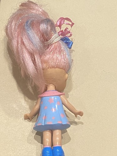 MATTEL LIL SECRETS 1993 MUÑECA 4" PELO ROSA AZUL Y ROSA VESTIDO VINTAGE Hermoso - Imagen 5 de 6