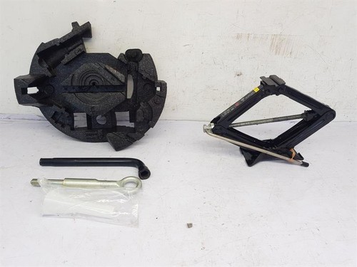2015 VOLVO V40 VEHICLE JACK 31362159