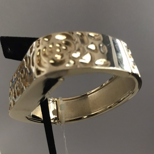 Encantador Charlies Fitness Tracker Pulsera Clamper GOLDTONE J619 - Imagen 4 de 10