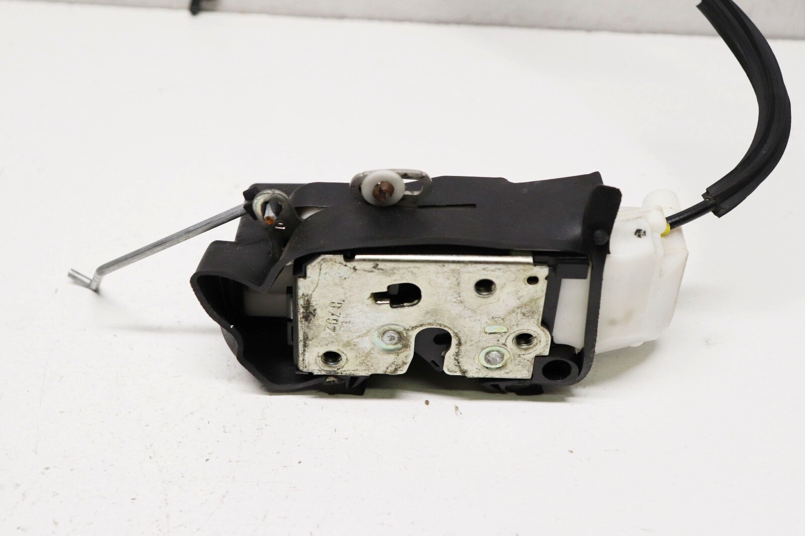P200569 2003-2012 Maserati Quattroporte M139 FRONT Door Lock Latch Actuator RH