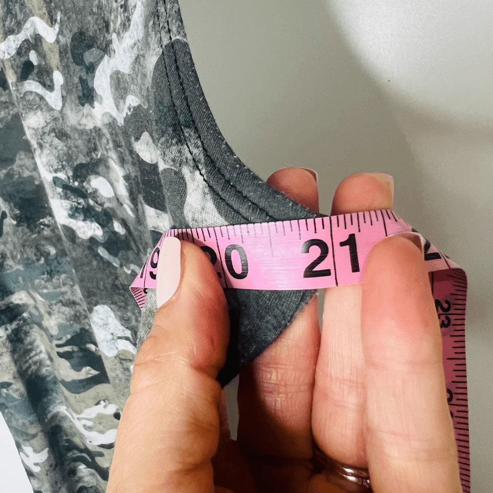 Camiseta sin mangas Onzie Flow camuflaje verde gris espalda abierta Foto 2 de 4