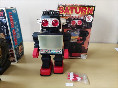 VINTAGE ROBOT MADE IN HONG KONG, SATURN ROBOT, READ AD CAREFULLY