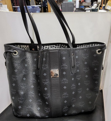 MCM Large Reversible Liz Shopper in Visetos - Black