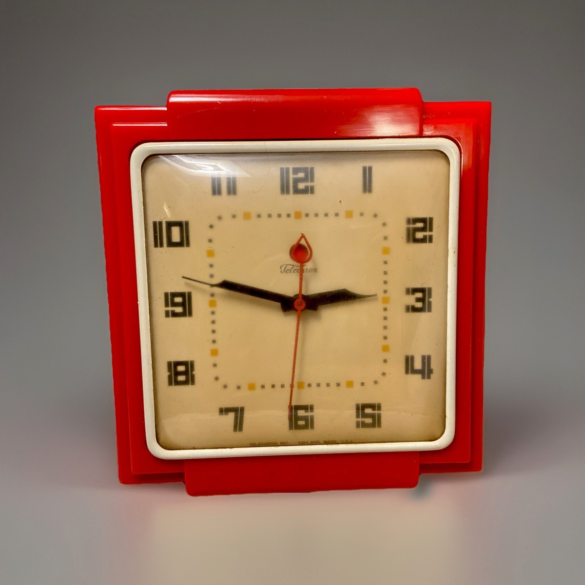 Vintage Telechron Art Deco Red Plastic Electric Wall Clock 2H25