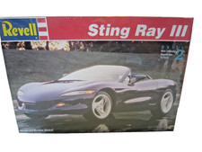 VINTAGE 1993 REVELL 1:25 SCALE CORVETTE 