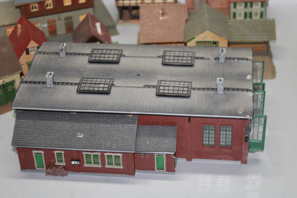 Faller und andere 8 Gebäude Bahnhof Lokschuppen Häuser Sägewerk Spur H0 #A952 - Bild 2 von 4