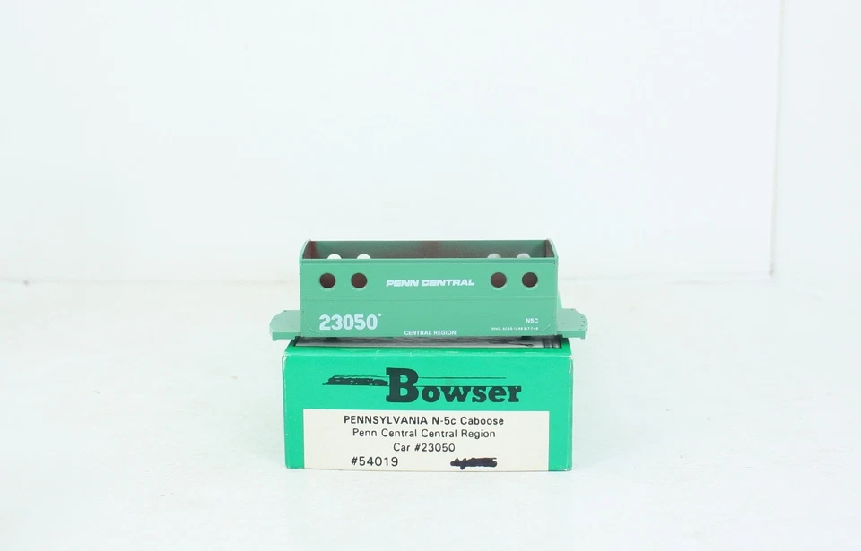 HO Bowser #54019 Penn Central N-5 Caboose Kit Central Region PC 23050 - Image 2 of 2