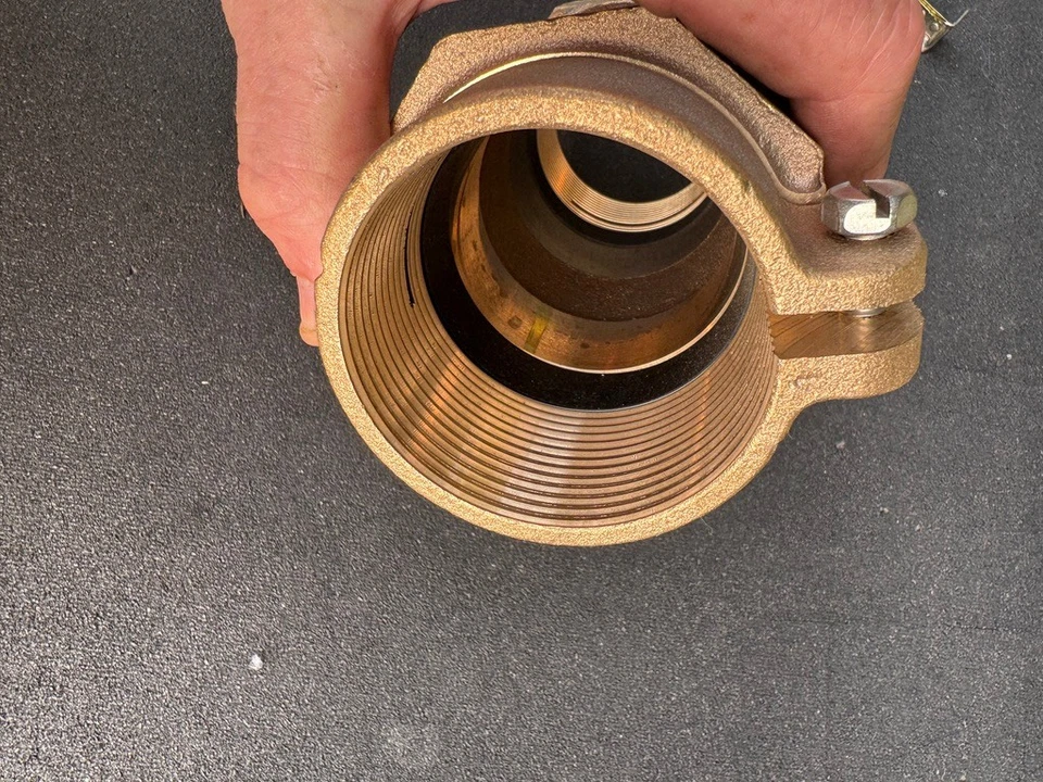 Ford 2-1/2" Connect to 2-1/2" Pack Joint (CTS) Compresión Water Union T-4301NL Foto 3 de 4