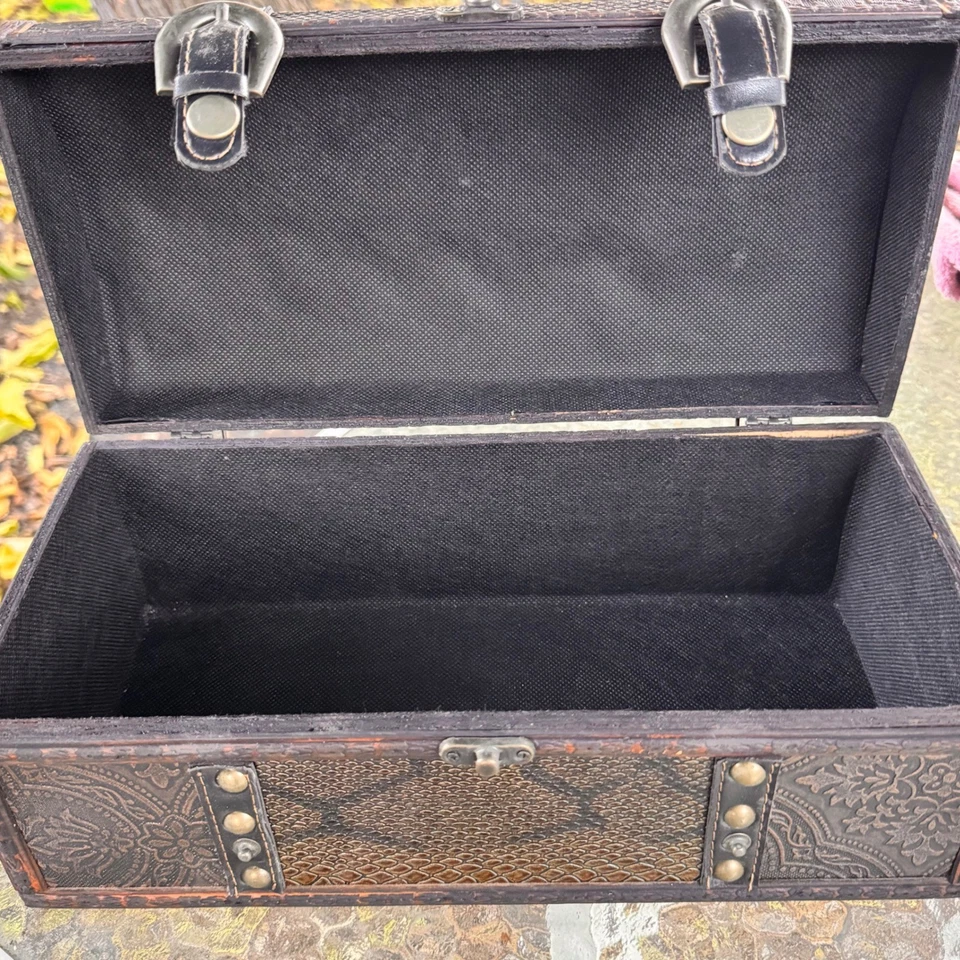 Vintage Wooden Treasure Chest Box Storage Trinket Jewelry Keepsake Organizer - Image 3 of 4