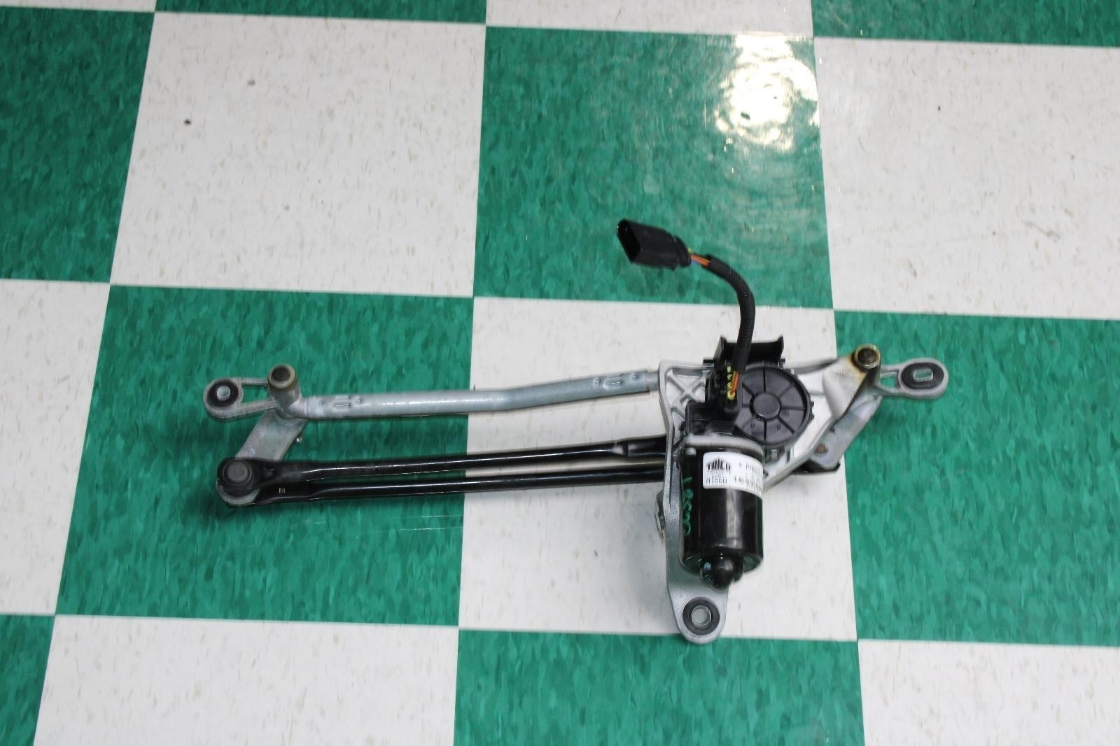 Maserati Ghibli 2014-2024 Front Windshield wiper motor