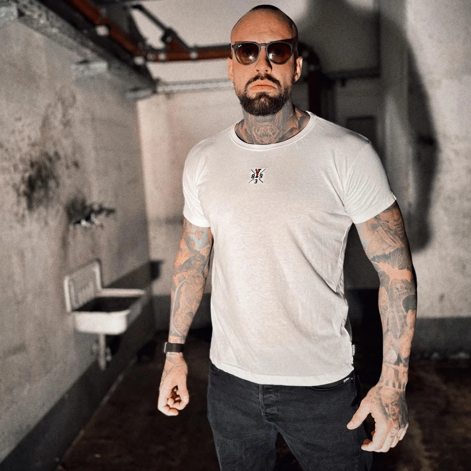 Neues Yakuza Herren Tens Regular Basic T-Shirt - Weiß - Bild 1 von 1